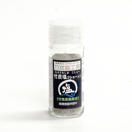 竹炭塩 コショウ入り 30g 瓶入り