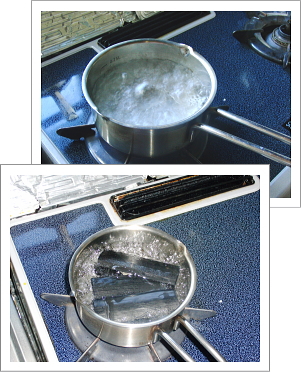 ２）鍋でお湯を沸かし、沸騰した鍋で5分程煮てください。